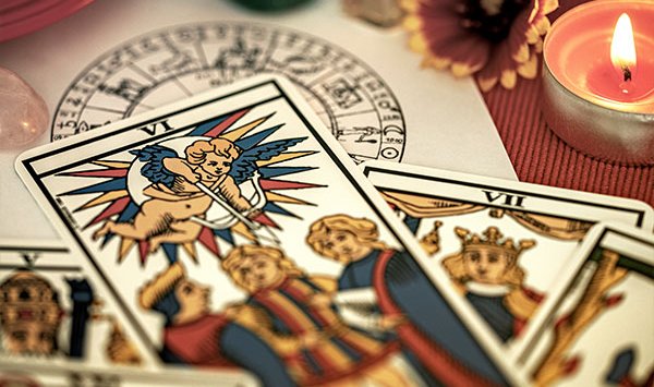 Tirage cartes de tarot à Saint-Gilles - Intui'Tifs